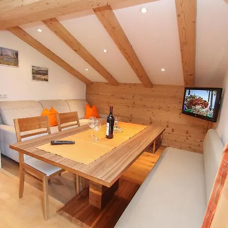 Haus-mitterhorn-im-pillerseetal-ferienwohnung-a *